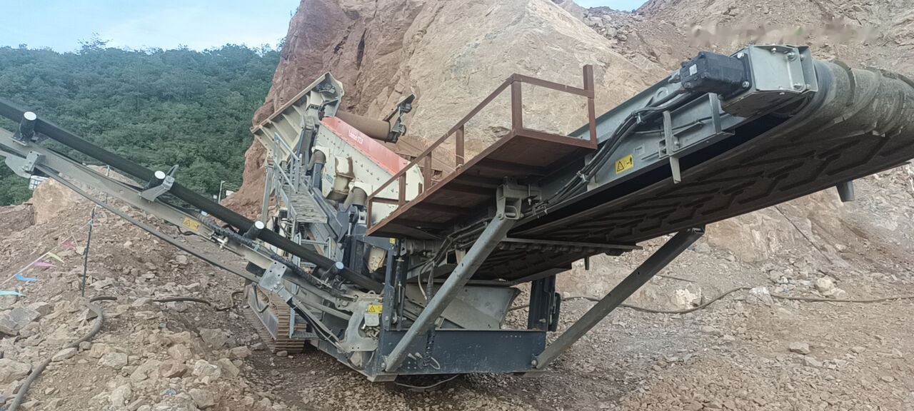 Metso LOKOTRACK ST2.8 VIBRATING SCREEN - Concasseur mobile: photos 1 Metso LOKOTRACK ST2.8 VIBRATING SCREEN - Concasseur mobile: photos 1