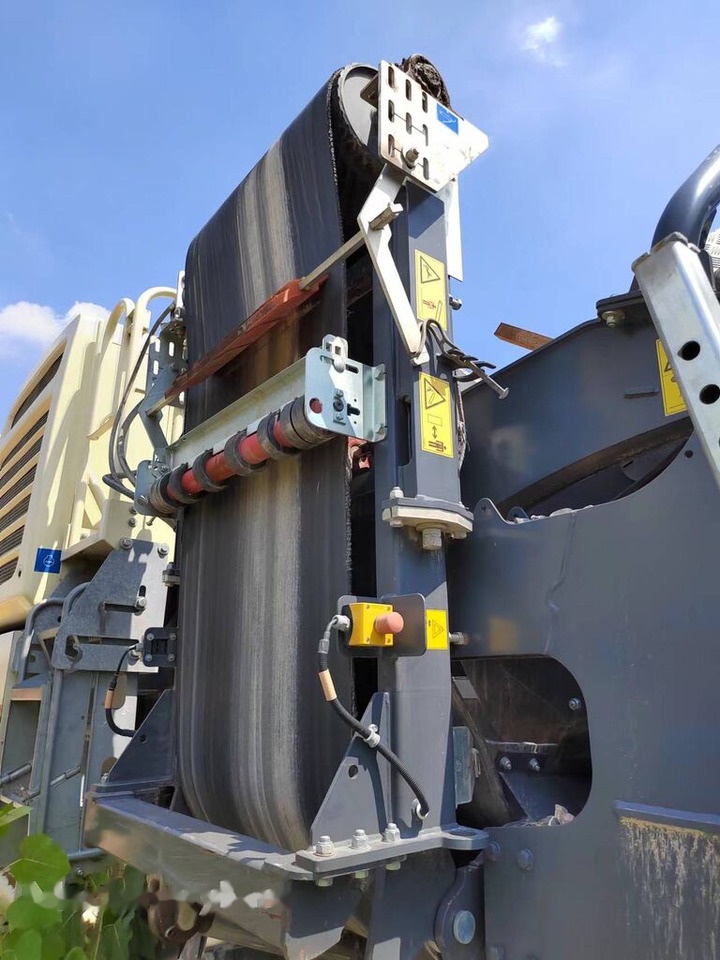 Metso Lokotrack LT200HPS MOBILE CONE CRUSHER WITH SCREEN - Concasseur mobile: photos 5 Metso Lokotrack LT200HPS MOBILE CONE CRUSHER WITH SCREEN - Concasseur mobile: photos 5