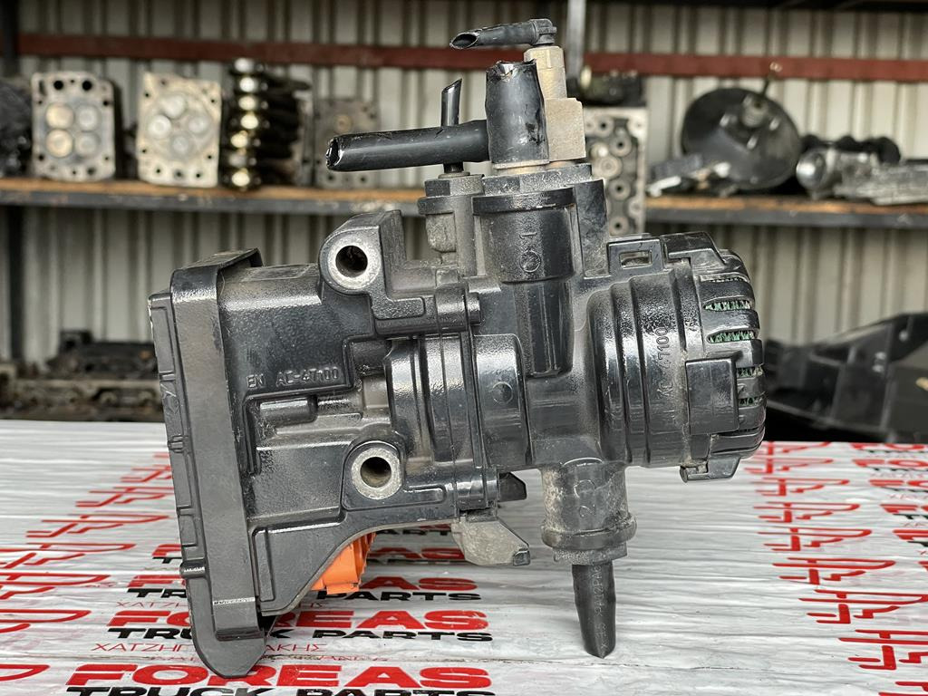 KNORR-BREMSE ABS ADJUSTMENT VALVE FOR MAN - 81.52106-6067 - Valve de frein pour Camion: photos 4 KNORR-BREMSE ABS ADJUSTMENT VALVE FOR MAN - 81.52106-6067 - Valve de frein pour Camion: photos 4