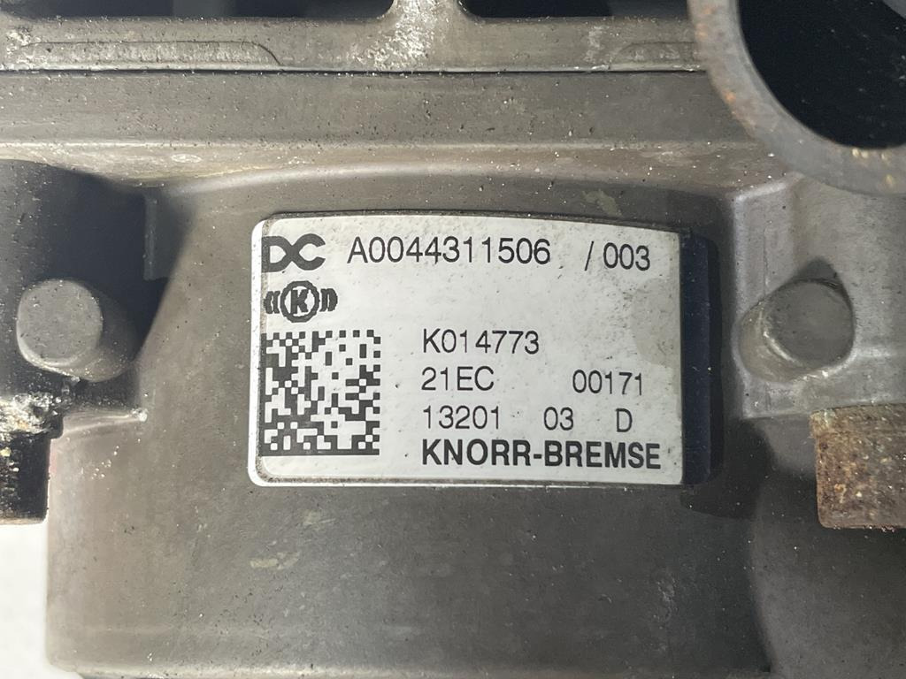 KNORR-BREMSE BRAKE VALVE FOR MERCEDES - A 0044311506 - Valve de frein pour Camion: photos 3 KNORR-BREMSE BRAKE VALVE FOR MERCEDES - A 0044311506 - Valve de frein pour Camion: photos 3