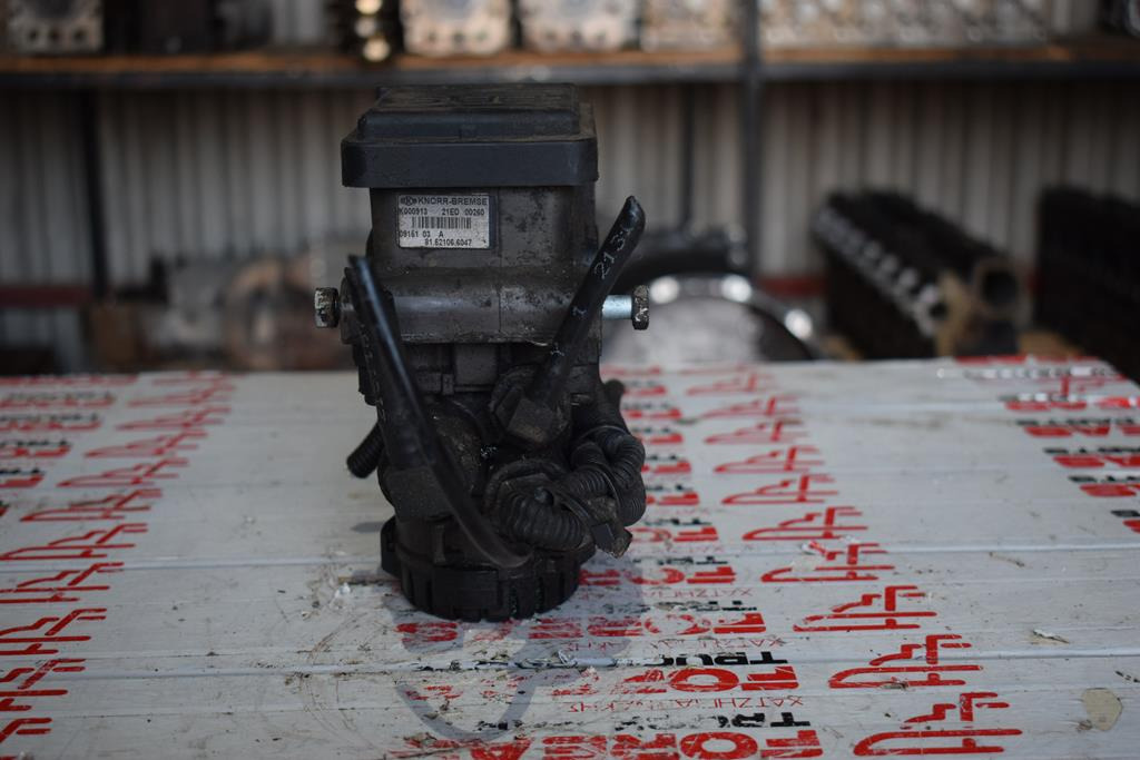 KNORR-BREMSE K000913 AIR VALVE EBS 5 FOR MAN - Valve de frein pour Camion: photos 4 KNORR-BREMSE K000913 AIR VALVE EBS 5 FOR MAN - Valve de frein pour Camion: photos 4