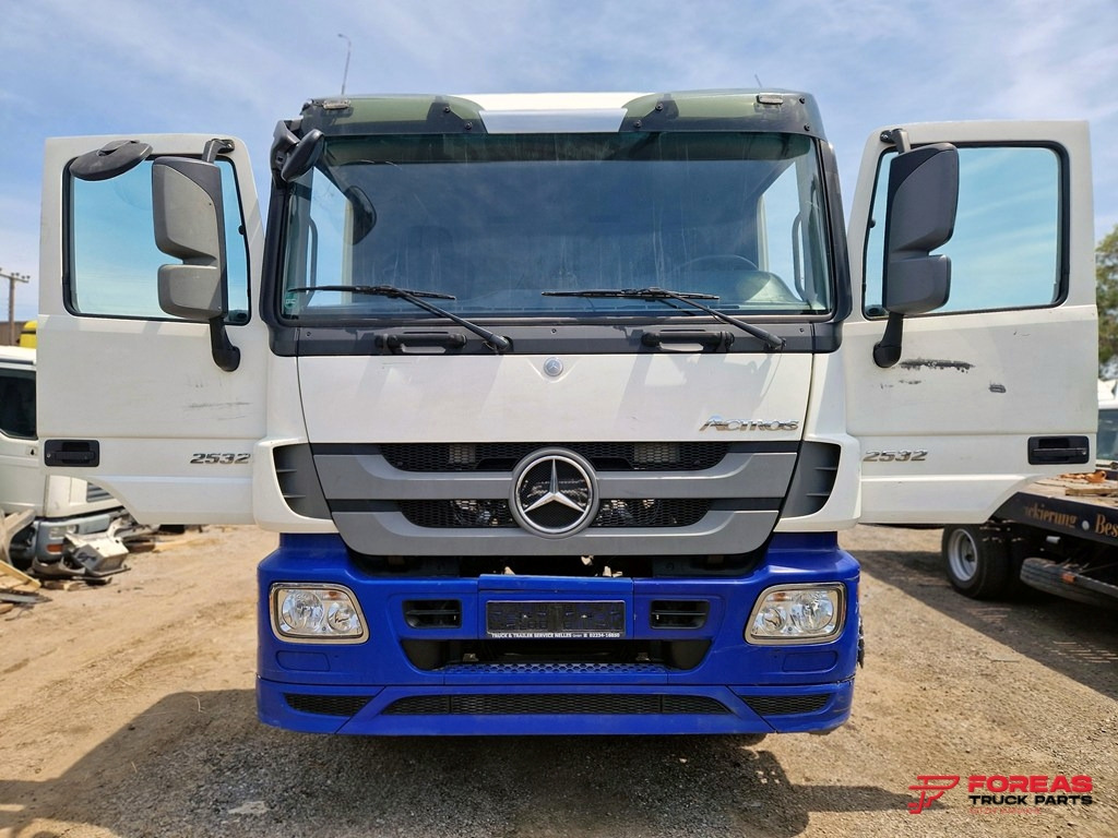 MERCEDES ACTROS MP3 SMALL WHITE - Cabine: photos 3 MERCEDES ACTROS MP3 SMALL WHITE - Cabine: photos 3