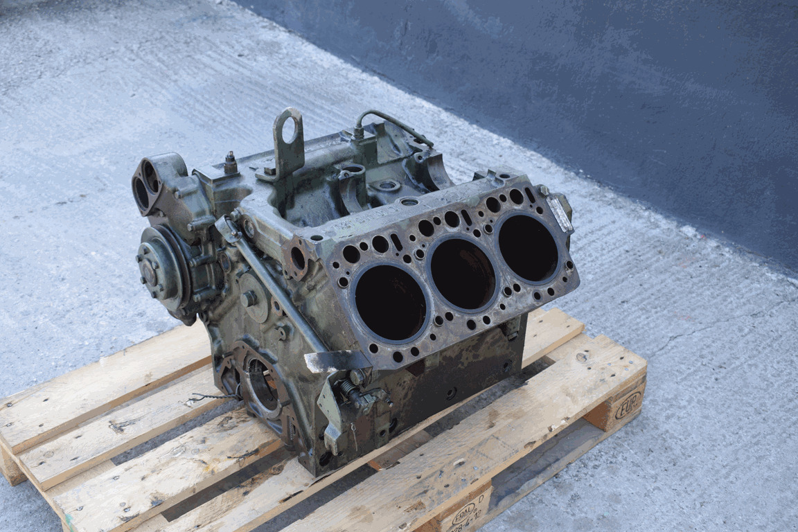 MERCEDES-BENZ 421 - Bloc-cylindres pour Camion: photos 2 MERCEDES-BENZ 421 - Bloc-cylindres pour Camion: photos 2