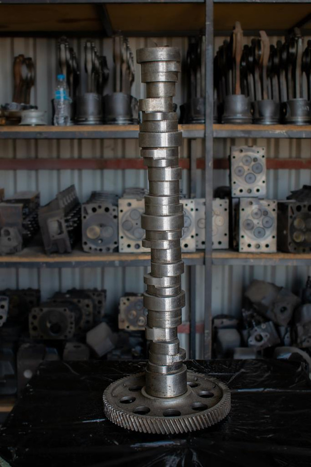 MERCEDES-BENZ ΟΜ 542 - 8 CYLINDER - Arbre à cames pour Camion: photos 1 MERCEDES-BENZ ΟΜ 542 - 8 CYLINDER - Arbre à cames pour Camion: photos 1