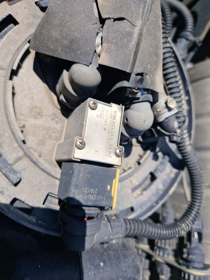 MERCEDES-BENZ ATEGO - A 970 470 0815 - AdBlue réservoir pour Camion: photos 5 MERCEDES-BENZ ATEGO - A 970 470 0815 - AdBlue réservoir pour Camion: photos 5