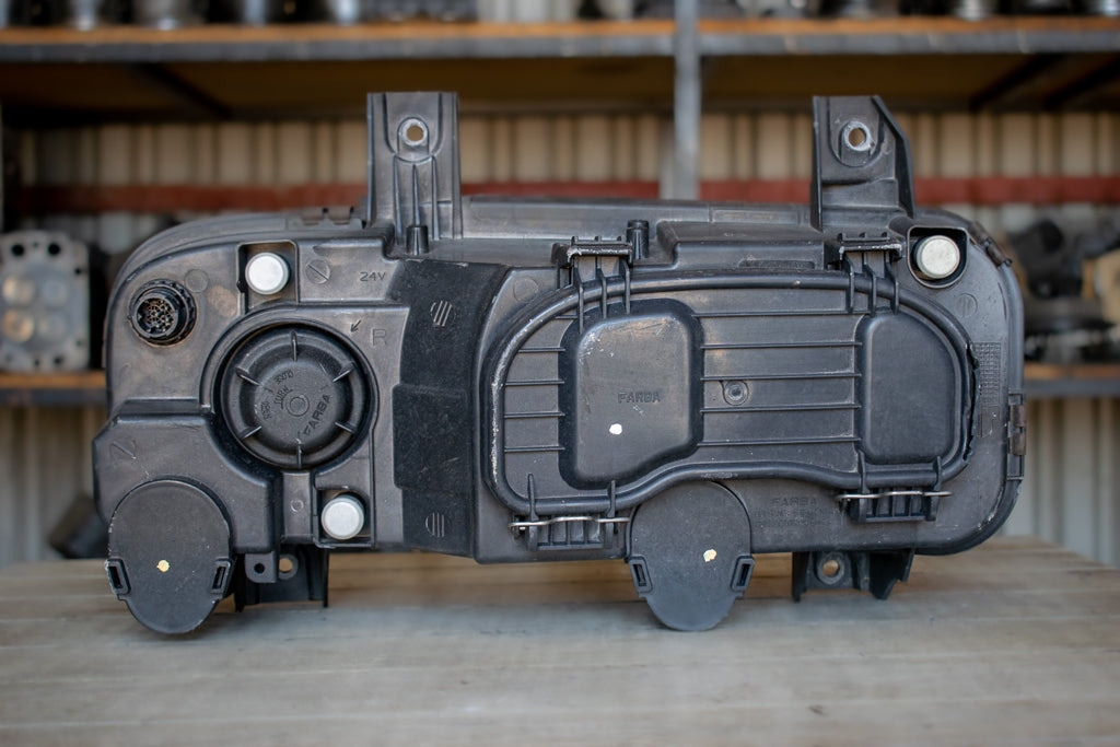 MERCEDES-BENZ ATEGO II HEADLIGHT RIGHT - PASSENGER - Feu avant pour Camion: photos 2 MERCEDES-BENZ ATEGO II HEADLIGHT RIGHT - PASSENGER - Feu avant pour Camion: photos 2