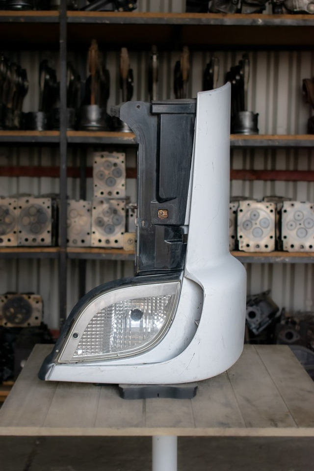 MERCEDES-BENZ ATEGO II WITH FLASH - DRIVER - Angle de pare-chocs pour Camion: photos 1 MERCEDES-BENZ ATEGO II WITH FLASH - DRIVER - Angle de pare-chocs pour Camion: photos 1