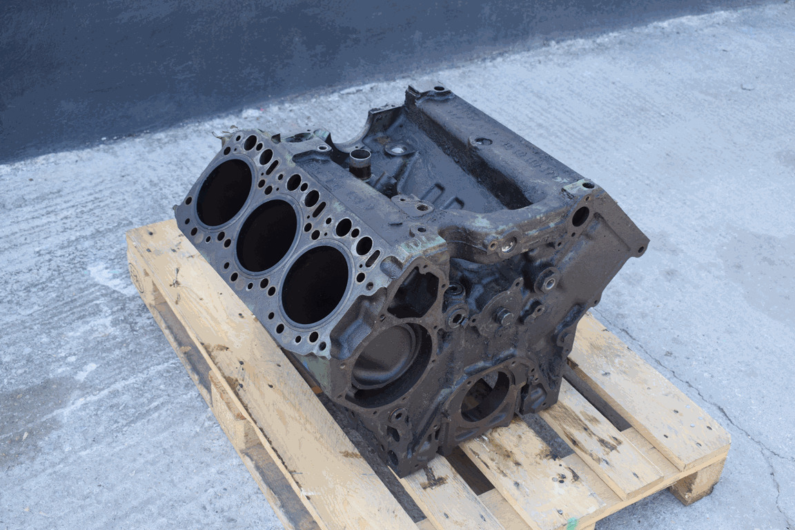 MERCEDES-BENZ OM 441 - Bloc-cylindres pour Camion: photos 1 MERCEDES-BENZ OM 441 - Bloc-cylindres pour Camion: photos 1