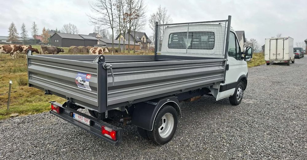 Iveco 35C13, 35C12, 35C14, 35C15 - Utilitaire benne: photos 4 Iveco 35C13, 35C12, 35C14, 35C15 - Utilitaire benne: photos 4