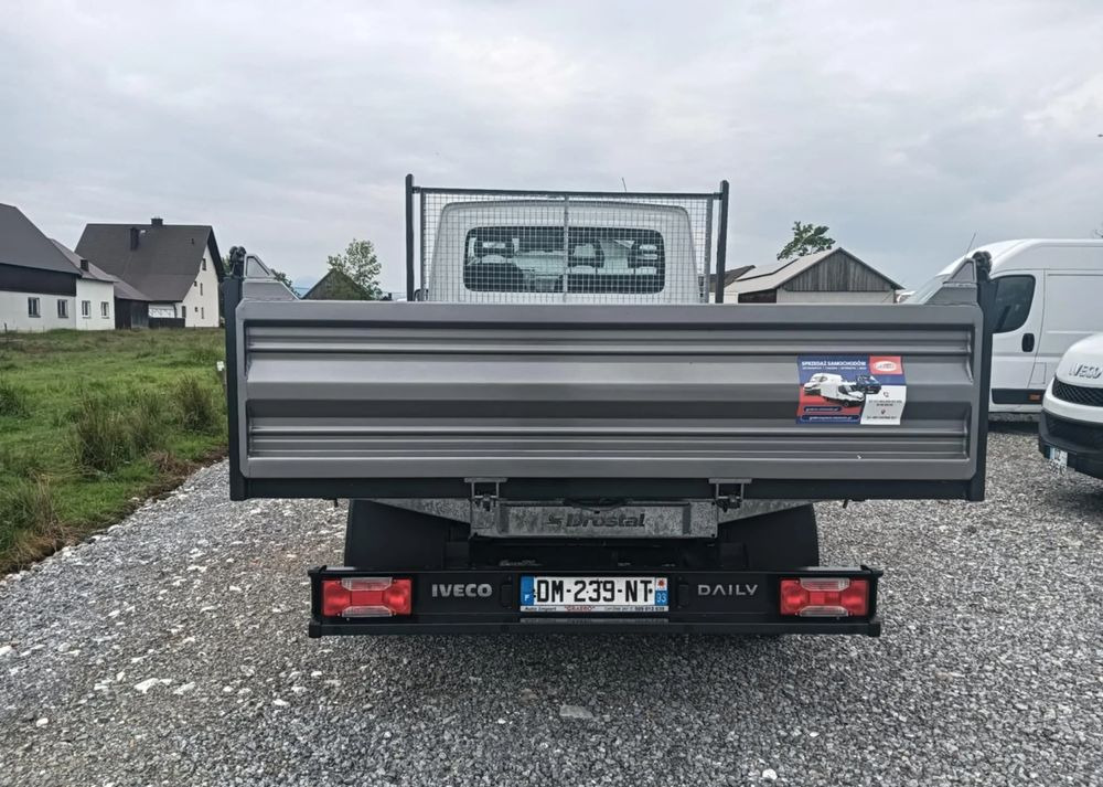 Iveco 35C13, 35C12, 35C14, 35C15 - Utilitaire benne: photos 4 Iveco 35C13, 35C12, 35C14, 35C15 - Utilitaire benne: photos 4