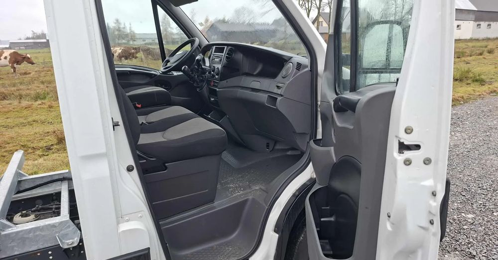 Iveco 35C13, 35C12, 35C14, 35C15 - Utilitaire benne: photos 2 Iveco 35C13, 35C12, 35C14, 35C15 - Utilitaire benne: photos 2