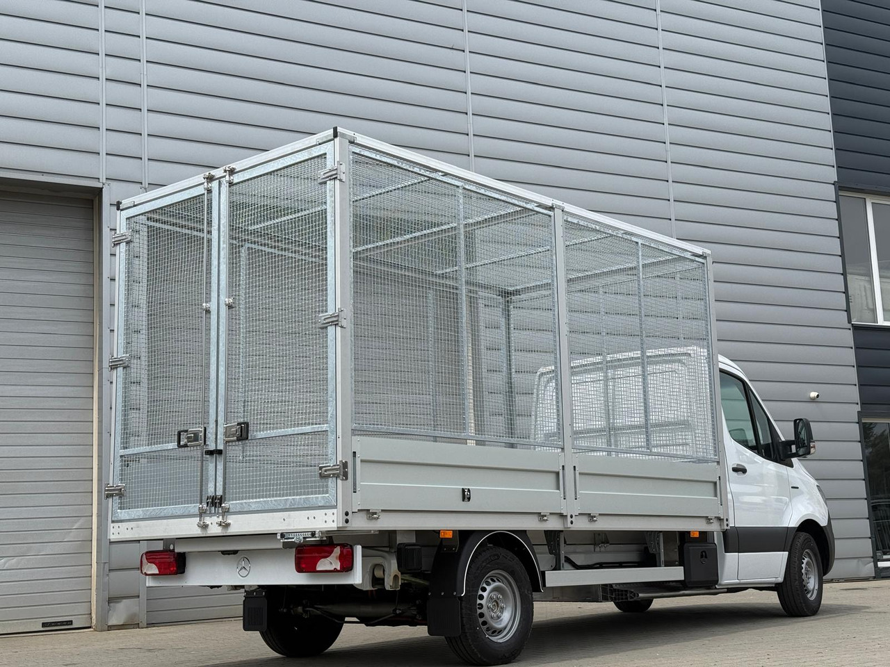 Mercedes eSprinter - Fourgon plateau, Utilitaire électrique: photos 3 Mercedes eSprinter - Fourgon plateau, Utilitaire électrique: photos 3