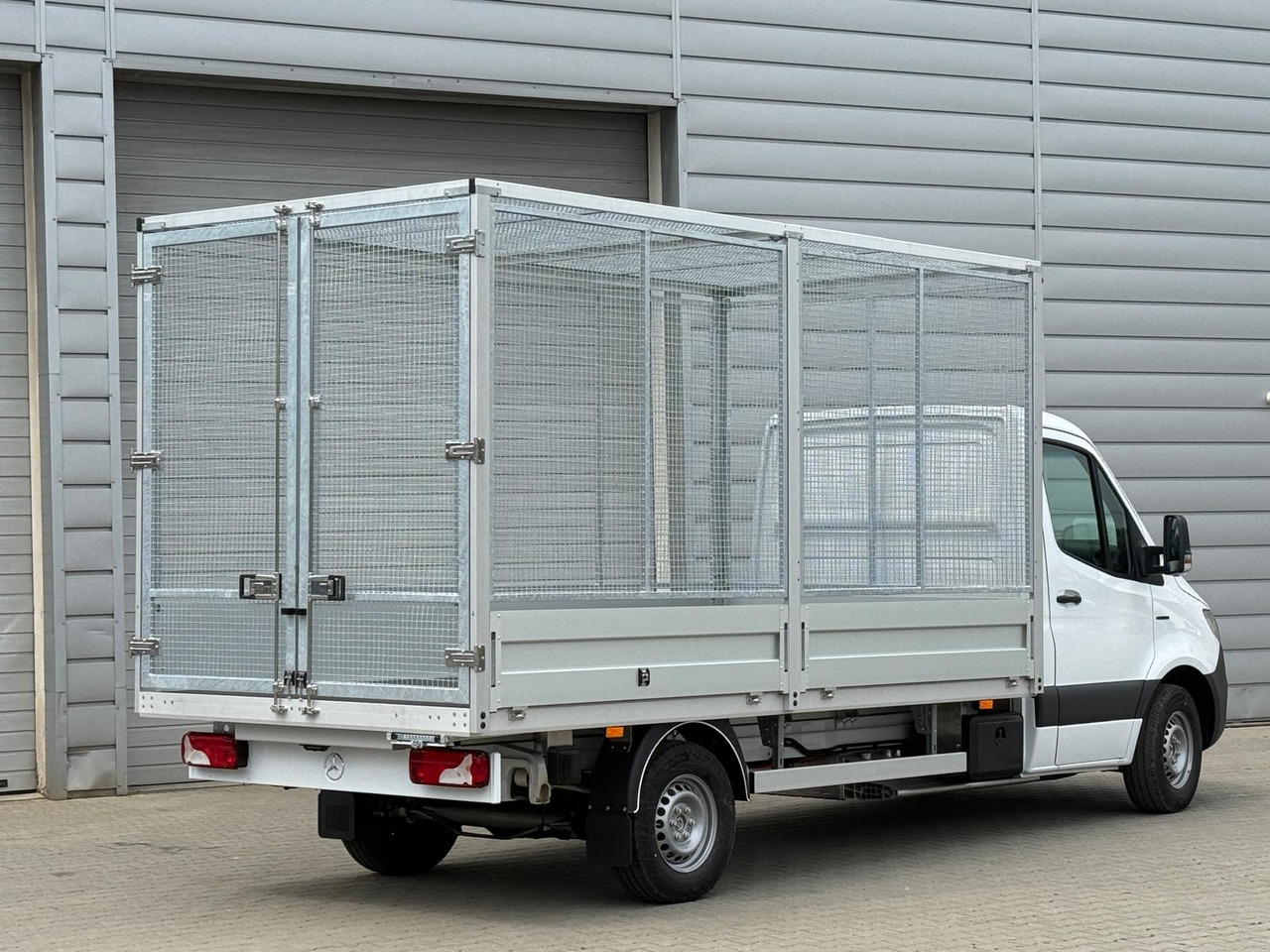 Mercedes eSprinter - Fourgon plateau, Utilitaire électrique: photos 2 Mercedes eSprinter - Fourgon plateau, Utilitaire électrique: photos 2