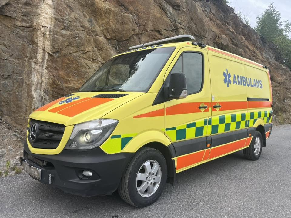MERCEDES-BENZ Sprinter 319 - AMBULANCE - Ambulance: photos 2 MERCEDES-BENZ Sprinter 319 - AMBULANCE - Ambulance: photos 2