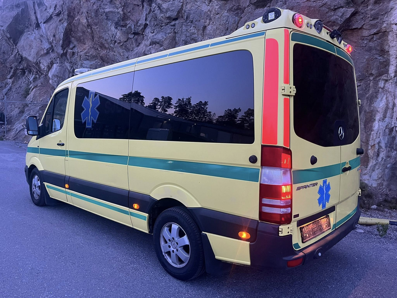 Mercedes-Benz Sprinter 316 - 2 stretcher AMBULANCE - RESERERAD !! - Ambulance: photos 4 Mercedes-Benz Sprinter 316 - 2 stretcher AMBULANCE - RESERERAD !! - Ambulance: photos 4