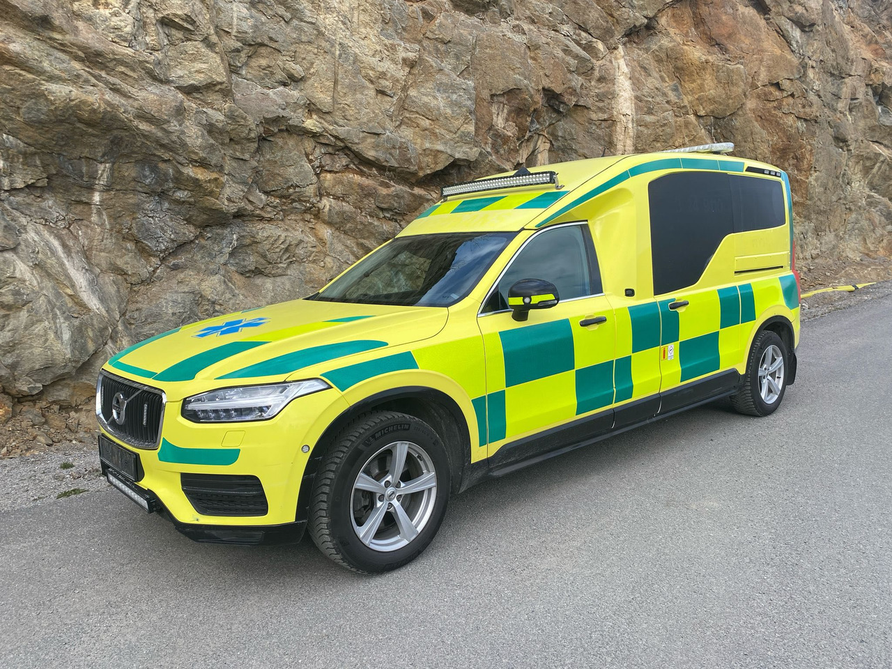 Volvo Nilsson XC90 D5 AWD - Ambulance / Krankenwagen / Швидка допомога - Ambulance: photos 2 Volvo Nilsson XC90 D5 AWD - Ambulance / Krankenwagen / Швидка допомога - Ambulance: photos 2