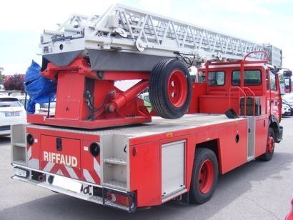 Renault Midliner M180 Drehleiter Feuerwehr EPSA23.5 1999 - Camion avec nacelle: photos 4 Renault Midliner M180 Drehleiter Feuerwehr EPSA23.5 1999 - Camion avec nacelle: photos 4