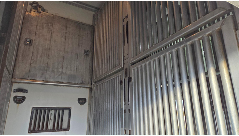 Camion bétaillère Scania R420 6X2: photos 12 Camion bétaillère Scania R420 6X2: photos 12