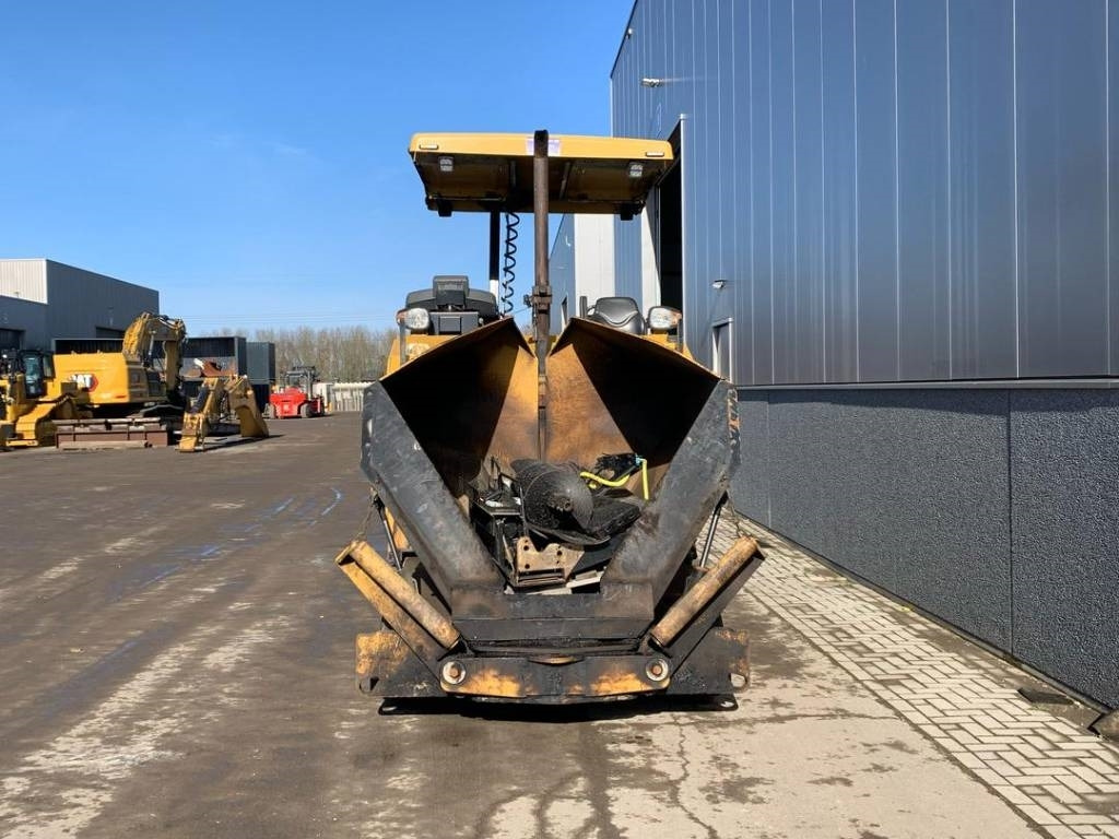 CAT AP355F - Finisseur: photos 5 CAT AP355F - Finisseur: photos 5