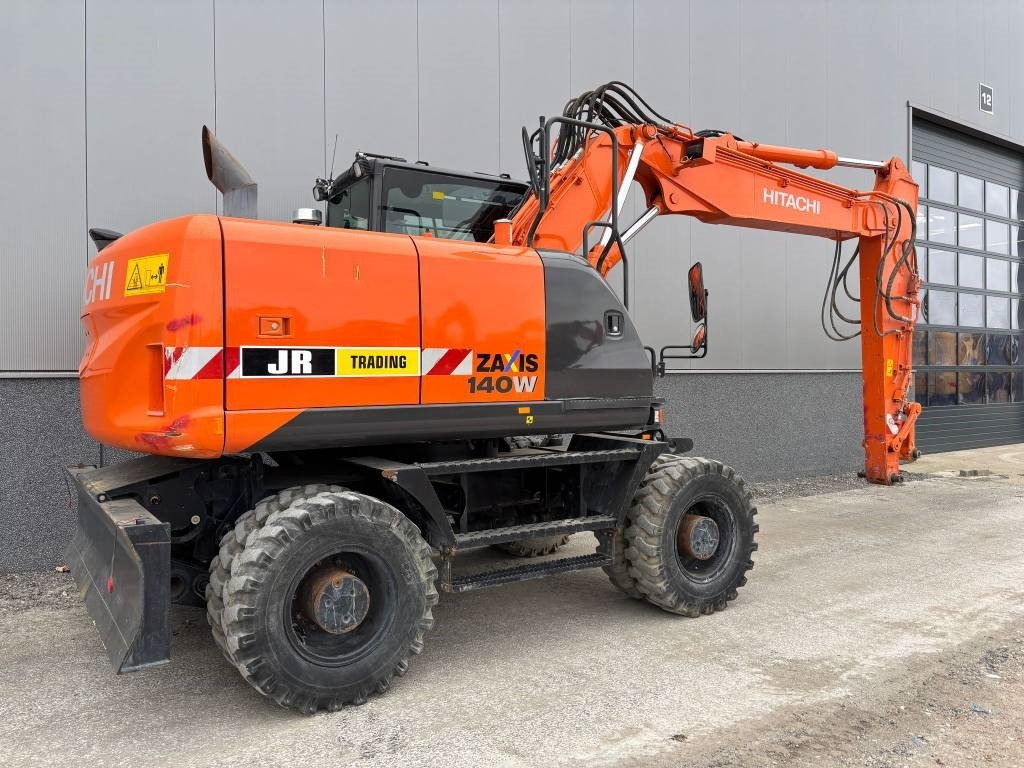 Hitachi ZX 140 W-5B  - Pelle sur pneus: photos 5 Hitachi ZX 140 W-5B  - Pelle sur pneus: photos 5