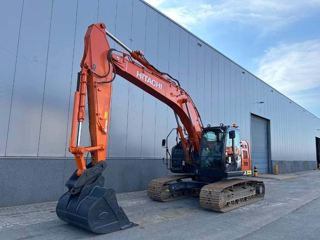 Hitachi ZX 225 US LC-6 - Pelle sur chenille: photos 2 Hitachi ZX 225 US LC-6 - Pelle sur chenille: photos 2