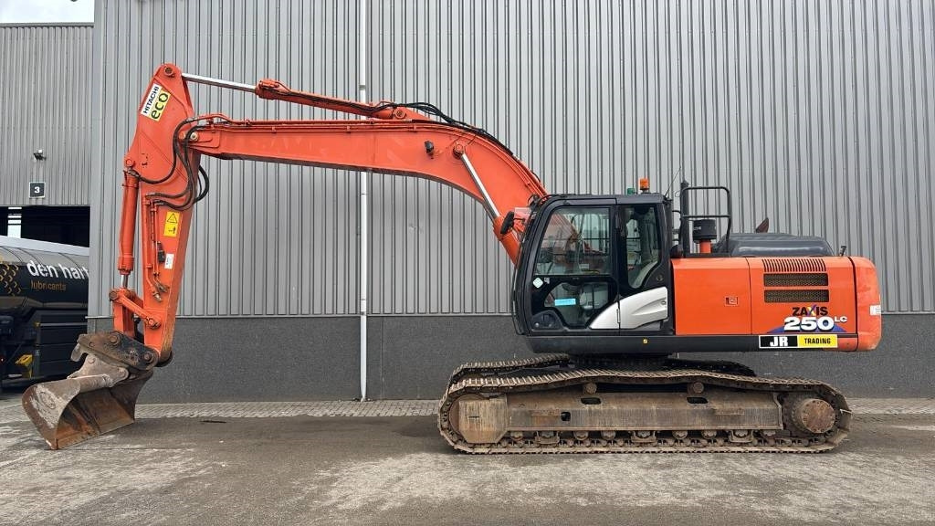 Hitachi ZX 250 LC-6 (Under Preparation / GPS Prepared) - Pelle sur chenille: photos 1 Hitachi ZX 250 LC-6 (Under Preparation / GPS Prepared) - Pelle sur chenille: photos 1