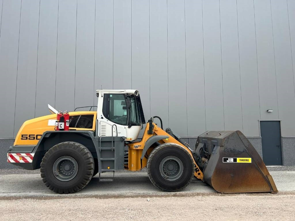 Liebherr L 550 (Comes with High-tip - Mit Hochkipper) - Chargeuse sur pneus: photos 5 Liebherr L 550 (Comes with High-tip - Mit Hochkipper) - Chargeuse sur pneus: photos 5