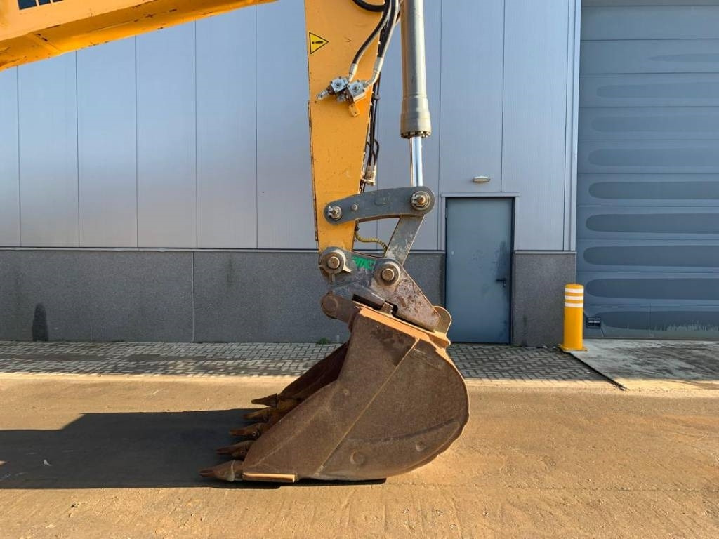 Pelle sur chenille Liebherr R 946 LC: photos 9
