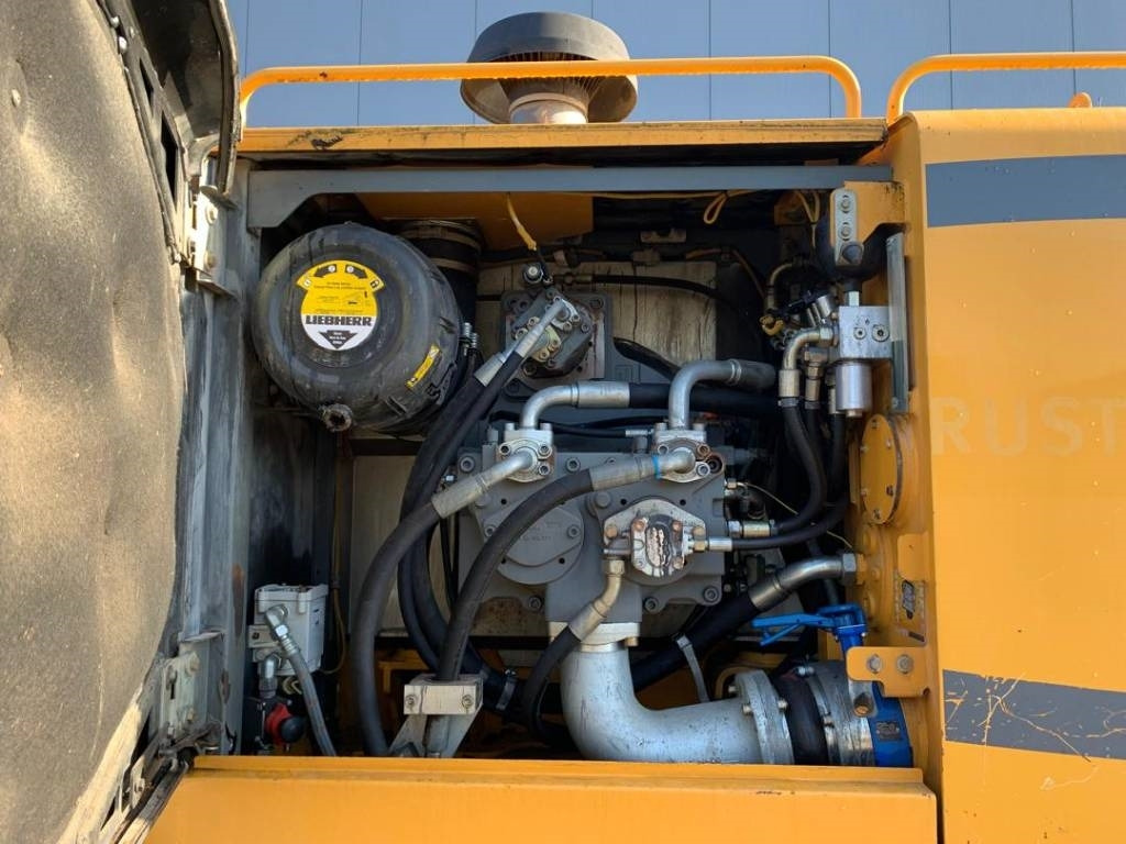Pelle sur chenille Liebherr R 946 LC: photos 18