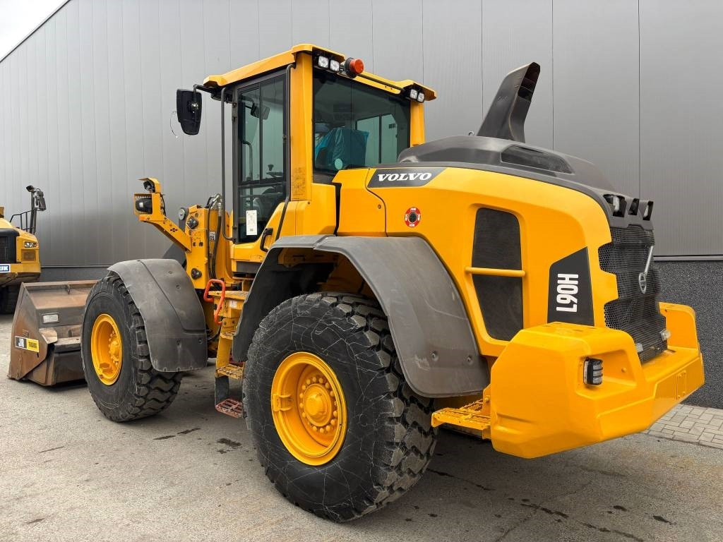 Volvo L 90 H (High tip + New tires) - Chargeuse sur pneus: photos 3 Volvo L 90 H (High tip + New tires) - Chargeuse sur pneus: photos 3