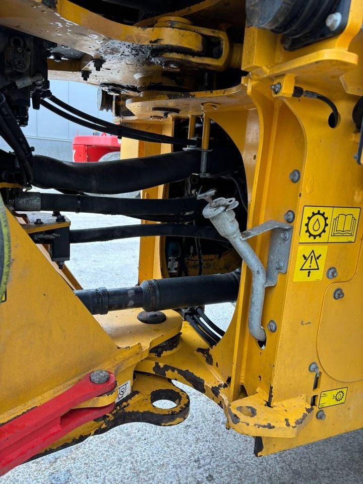 Chargeuse sur pneus Volvo L 90 H (High tip + New tires): photos 16