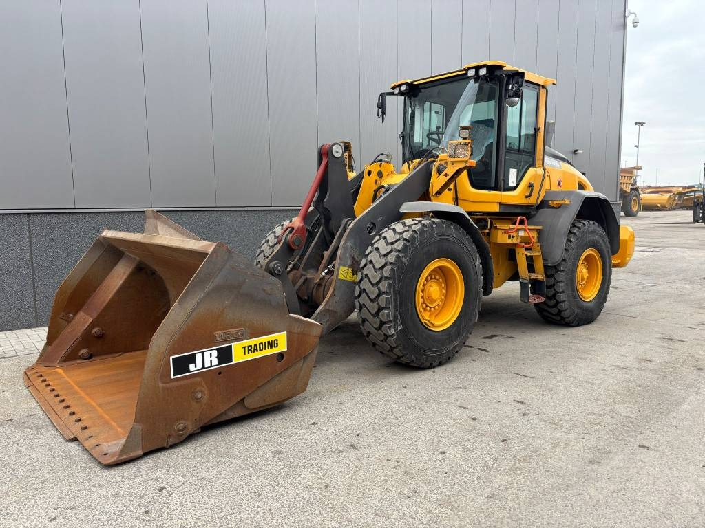 Volvo L 90 H (High tip + New tires) - Chargeuse sur pneus: photos 1 Volvo L 90 H (High tip + New tires) - Chargeuse sur pneus: photos 1