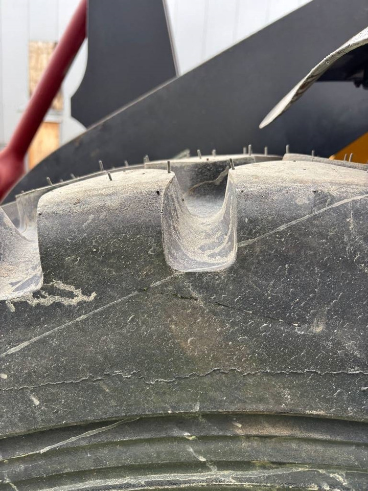 Chargeuse sur pneus Volvo L 90 H (High tip + New tires): photos 21