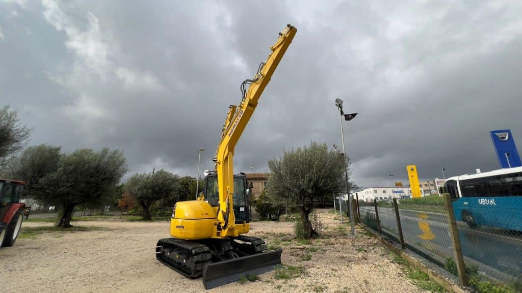 Komatsu PC80 MR-5 - Mini pelle: photos 5 Komatsu PC80 MR-5 - Mini pelle: photos 5