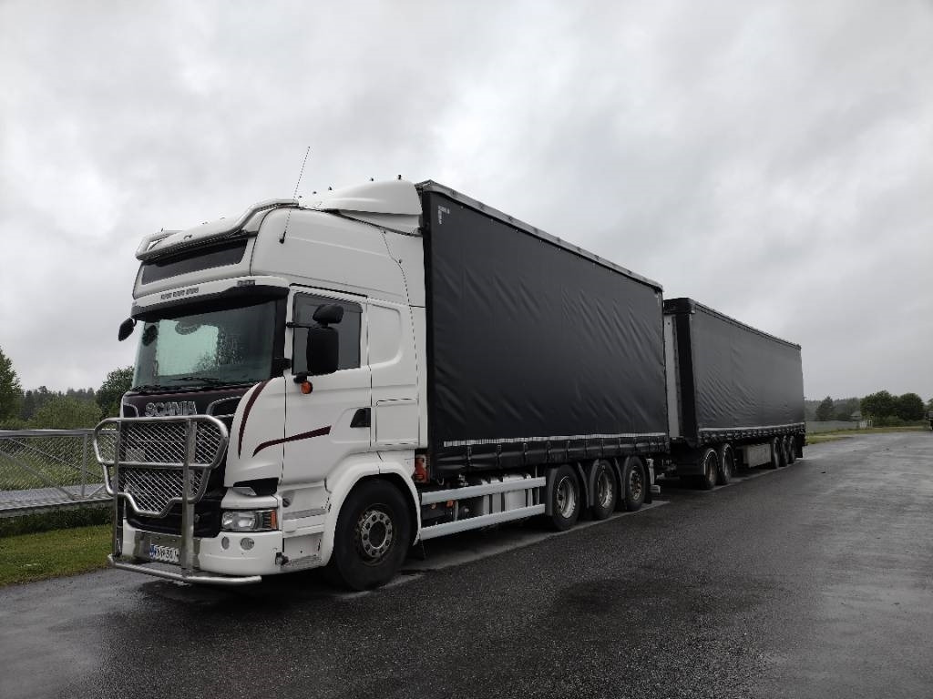 Scania R580 8x4 kapellilava+Dolly+kärry 76tn juna - Camion à rideaux coulissants: photos 4 Scania R580 8x4 kapellilava+Dolly+kärry 76tn juna - Camion à rideaux coulissants: photos 4