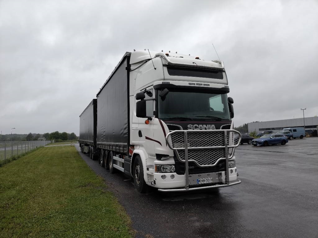 Scania R580 8x4 kapellilava+Dolly+kärry 76tn juna - Camion à rideaux coulissants: photos 3 Scania R580 8x4 kapellilava+Dolly+kärry 76tn juna - Camion à rideaux coulissants: photos 3
