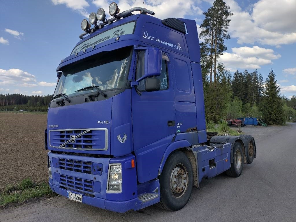 Volvo FH12 6x2 takateli veturi, leima 05/25 - Tracteur routier: photos 1 Volvo FH12 6x2 takateli veturi, leima 05/25 - Tracteur routier: photos 1