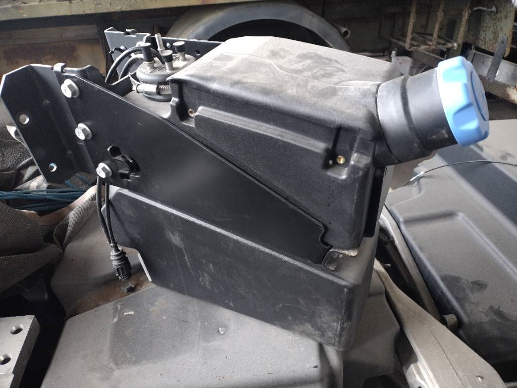 Volvo Adblue säiliö FL - Frame/ Châssis pour Camion: photos 1 Volvo Adblue säiliö FL - Frame/ Châssis pour Camion: photos 1