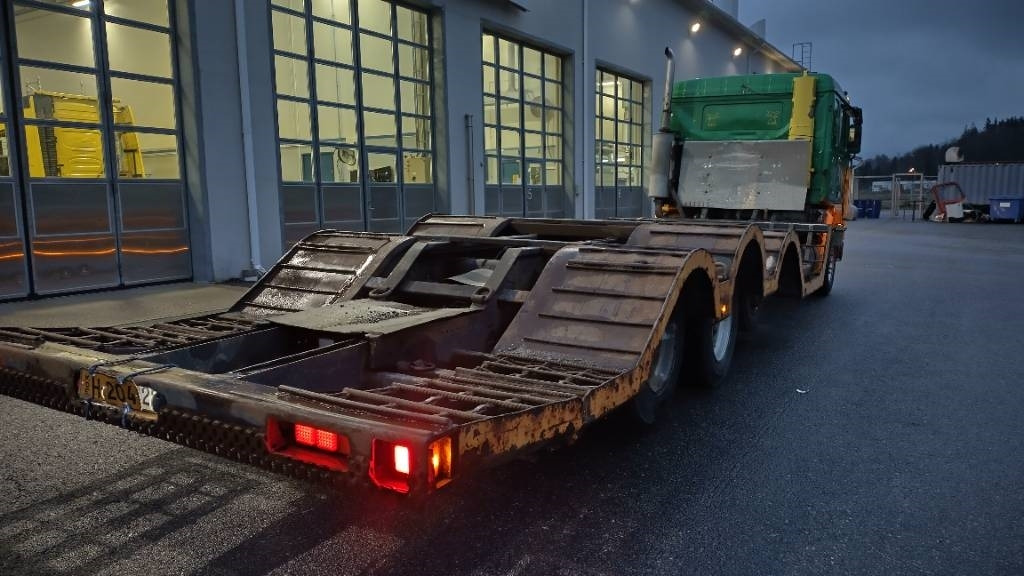 Volvo F16 8x2 metsäkone ritilä, rautajouset,hydr.perä - Camion grumier: photos 4 Volvo F16 8x2 metsäkone ritilä, rautajouset,hydr.perä - Camion grumier: photos 4