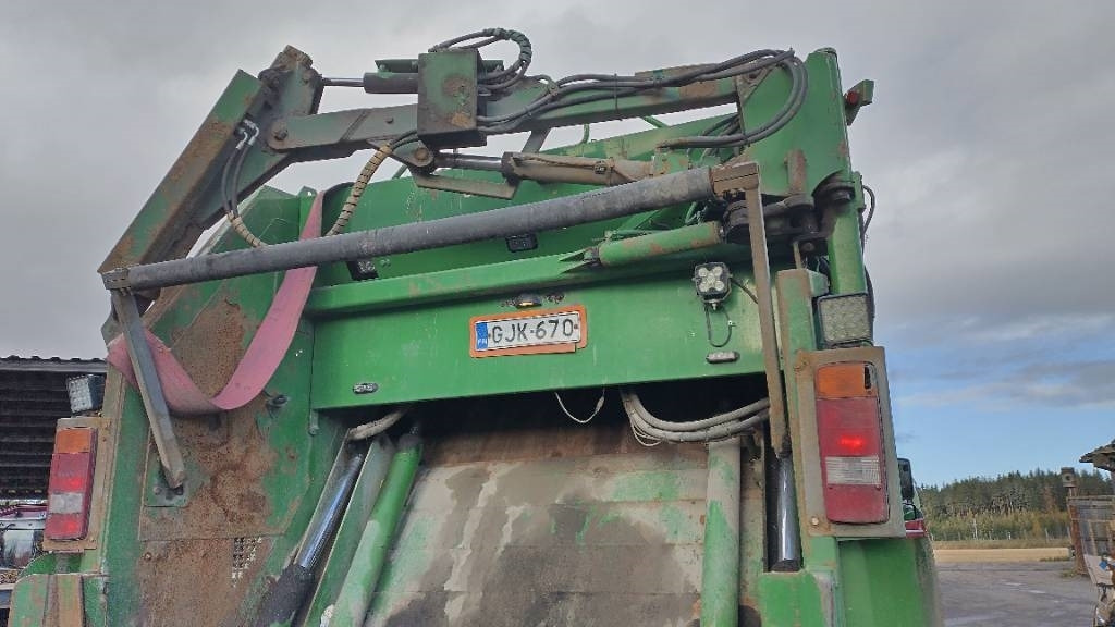 Volvo FM330 6x2 Norba pakkaaja,molokki nostin, manuaali - Benne à ordures ménagères: photos 3 Volvo FM330 6x2 Norba pakkaaja,molokki nostin, manuaali - Benne à ordures ménagères: photos 3