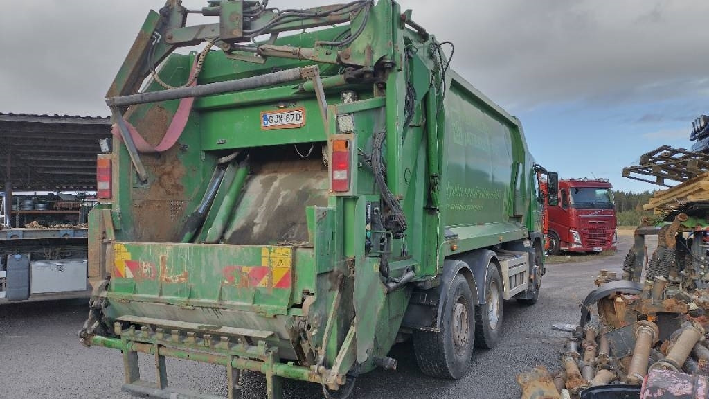 Volvo FM330 6x2 Norba pakkaaja,molokki nostin, manuaali - Benne à ordures ménagères: photos 4 Volvo FM330 6x2 Norba pakkaaja,molokki nostin, manuaali - Benne à ordures ménagères: photos 4