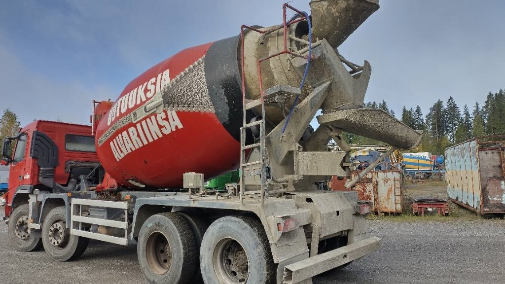 Volvo FM9 8x4 full steel,manual, mixer - Camion citerne: photos 3 Volvo FM9 8x4 full steel,manual, mixer - Camion citerne: photos 3