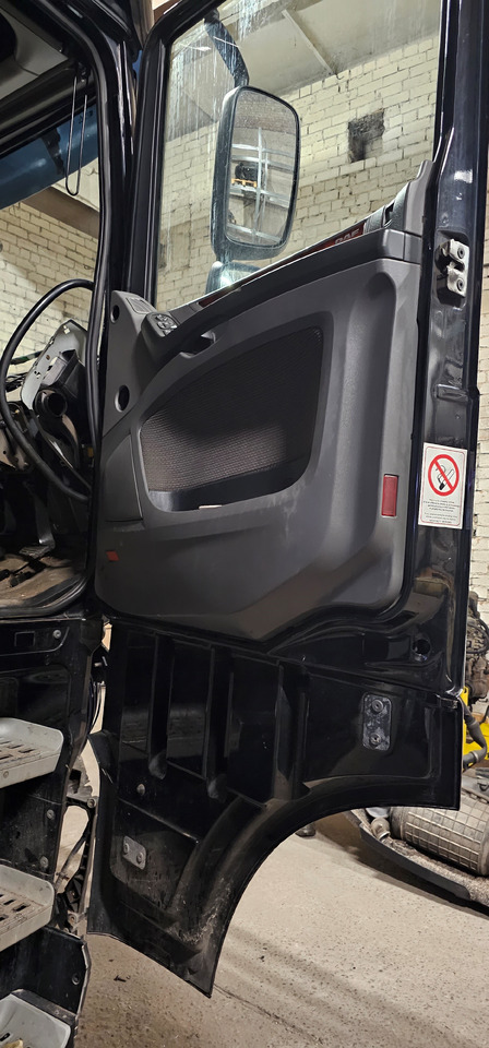 DAF XF, CF, EURO6, EURO 6 emission door left + right, driver + passenger, space cab, comfort 1881862, 1881863 - Portière et pièces pour Camion: photos 2 DAF XF, CF, EURO6, EURO 6 emission door left + right, driver + passenger, space cab, comfort 1881862, 1881863 - Portière et pièces pour Camion: photos 2