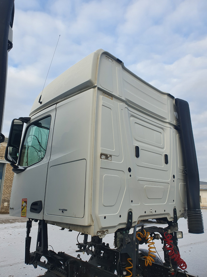MERCEDES-BENZ Mercedes Benz Actors MP4 EURO6 cab body cabin L-cab BIG SPACE, STREAM SPACE type 0006000101, 0006001005, 9606101017, 9606102505, 9606102705, 9606103355, 9606103455, 9606103725, 9606160966, 9606160866 - Cabine pour Camion: photos 5 MERCEDES-BENZ Mercedes Benz Actors MP4 EURO6 cab body cabin L-cab BIG SPACE, STREAM SPACE type 0006000101, 0006001005, 9606101017, 9606102505, 9606102705, 9606103355, 9606103455, 9606103725, 9606160966, 9606160866 - Cabine pour Camion: photos 5