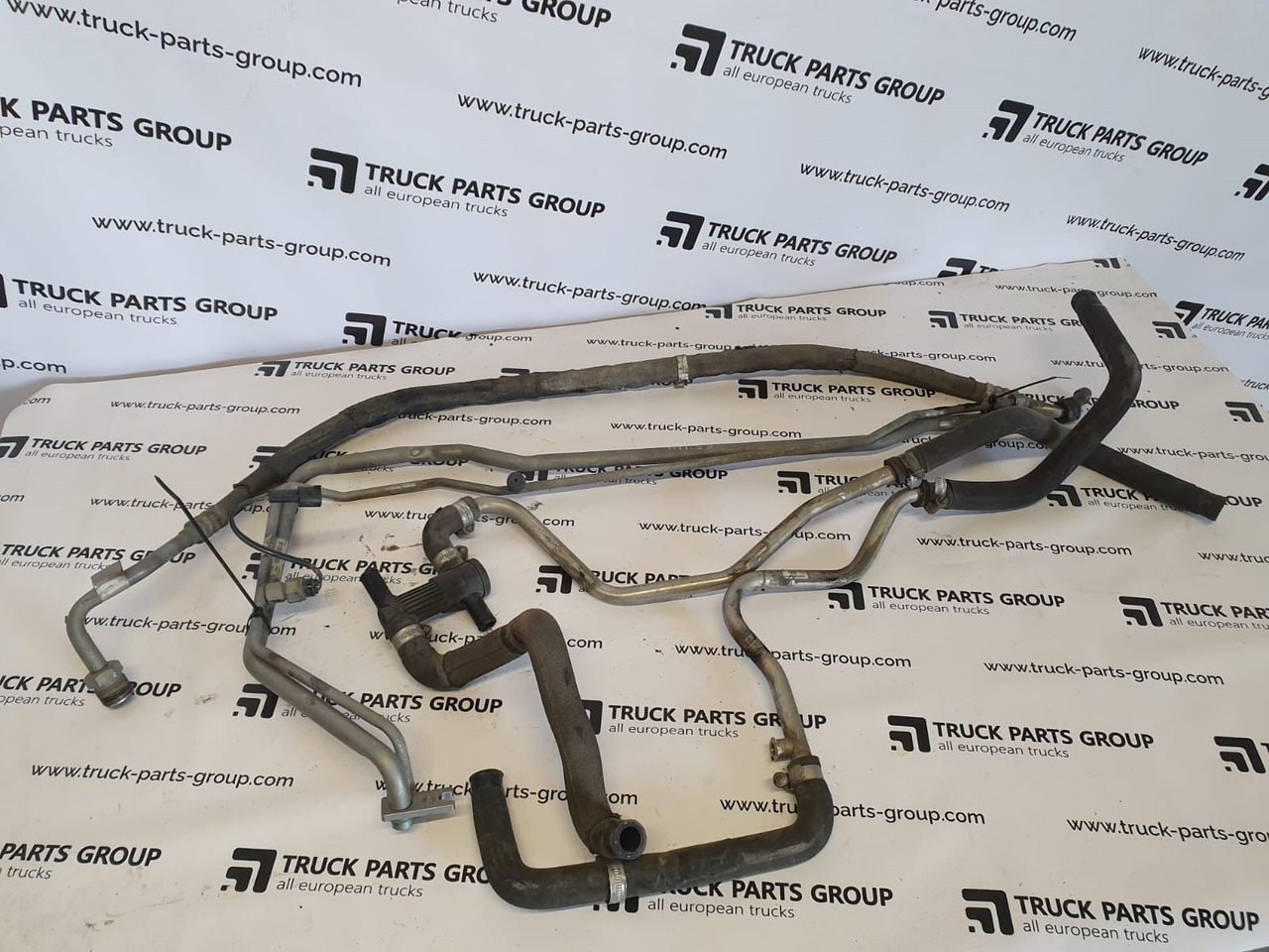 MAN MAN TGX / TGS EURO6 emission AC conditioning pipes, full set, air flow control 81619600808, 81619750304, 81619750305 - Pièces de rechange pour Camion: photos 1 MAN MAN TGX / TGS EURO6 emission AC conditioning pipes, full set, air flow control 81619600808, 81619750304, 81619750305 - Pièces de rechange pour Camion: photos 1