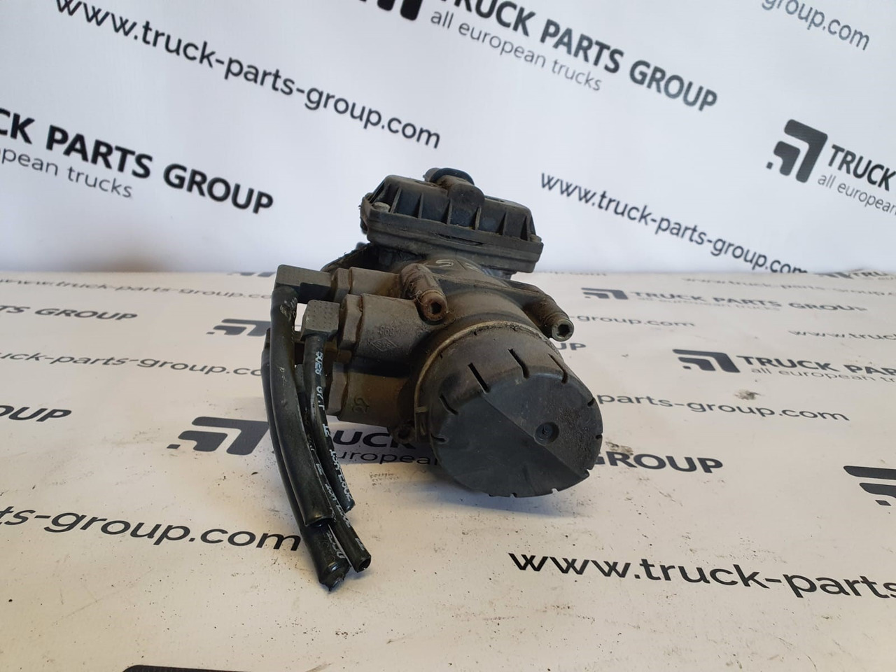 MAN MAN TGX / TGS EURO6 emission brake EBS control valve under pedal K039569, 81521306298, 81521306275, 81521306276 - Pièces de rechange pour Camion: photos 1 MAN MAN TGX / TGS EURO6 emission brake EBS control valve under pedal K039569, 81521306298, 81521306275, 81521306276 - Pièces de rechange pour Camion: photos 1