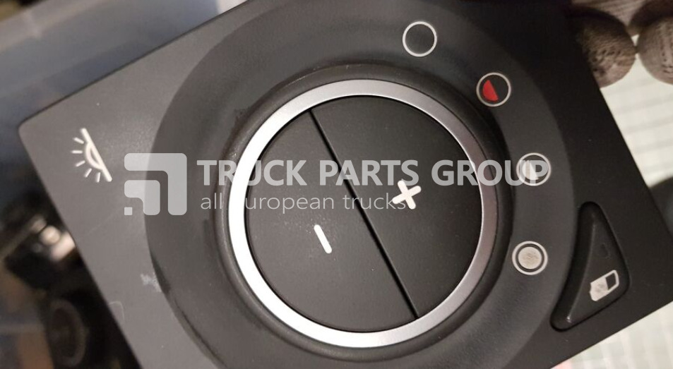 VOLVO FH4 euro6 control panels dashboard, central panel, information p dashboard - Panel de instrumentos pour Camion: photos 3 VOLVO FH4 euro6 control panels dashboard, central panel, information p dashboard - Panel de instrumentos pour Camion: photos 3