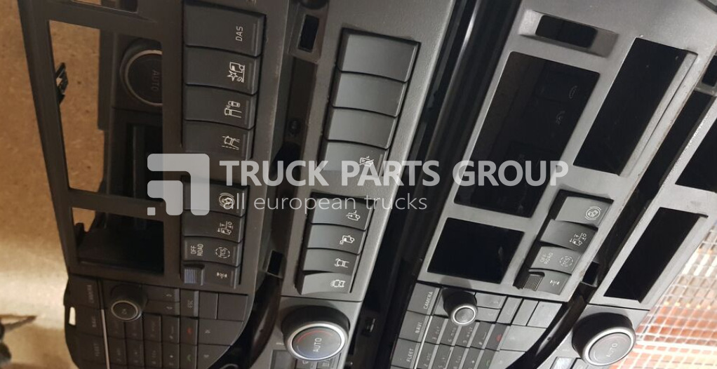 VOLVO FH4 euro6 control panels dashboard, central panel, information p dashboard - Panel de instrumentos pour Camion: photos 1 VOLVO FH4 euro6 control panels dashboard, central panel, information p dashboard - Panel de instrumentos pour Camion: photos 1