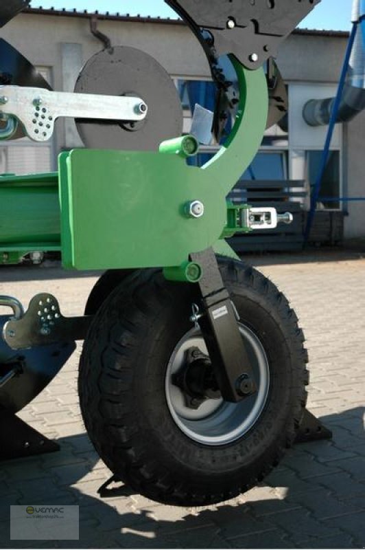 BOMET Drehpflug U052 3 Schar 0,34-0,42-0,50m Körperbreite - Charrue: photos 4 BOMET Drehpflug U052 3 Schar 0,34-0,42-0,50m Körperbreite - Charrue: photos 4