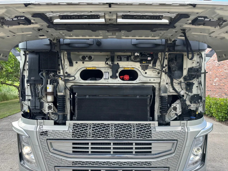 Volvo FH 460 / GLOBETROTTER / EURO 6 / I-Shift / HYDRAULIC / FULL AIR / NEW TACHO - Tracteur routier: photos 3 Volvo FH 460 / GLOBETROTTER / EURO 6 / I-Shift / HYDRAULIC / FULL AIR / NEW TACHO - Tracteur routier: photos 3